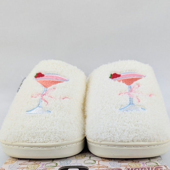 Slippers Strawberry Cosmopolitan Embroider Fleece Memory Foam Slip On M(7/8) NWT - Picture 6 of 14